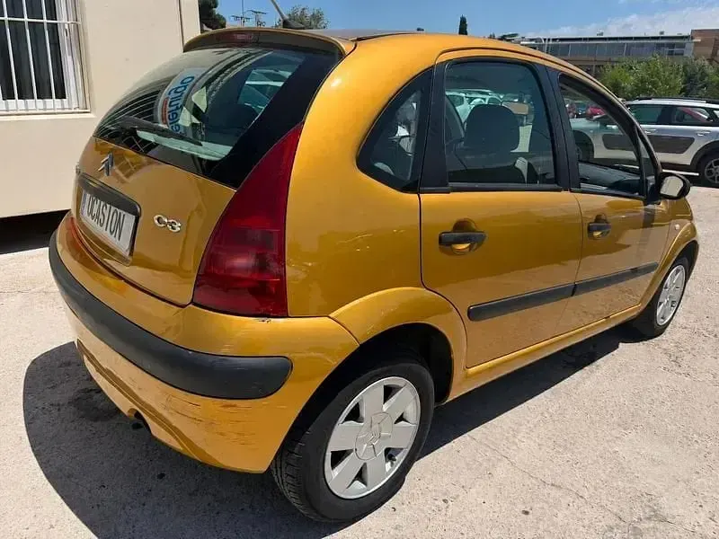 Usado Citroën C3 70 CV (51 kW) 2003 Naranja Berlina