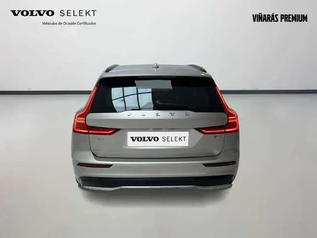 Begagnad Volvo V60 Plus 197 HK (144 kW) 2025 Kombi