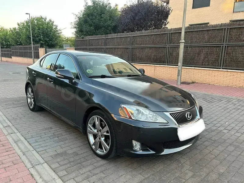 Usado Lexus IS220d 177 CV (130 kW) 2011 Gris / plata Berlina