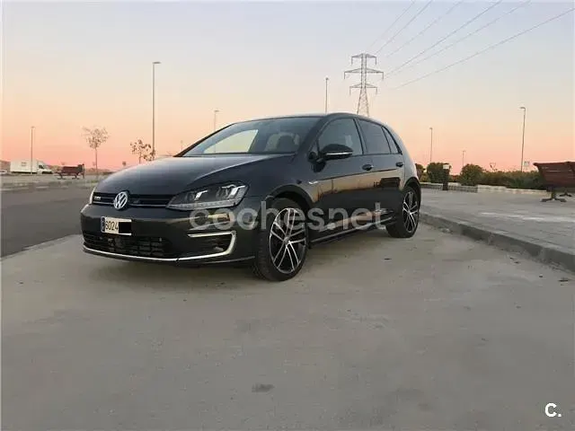 Usado VW Golf VII GTE 204 CV (150 kW) 2016 Gris / plata Berlina