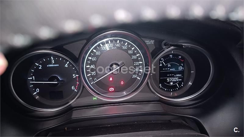 Usado Mazda 6 Style 150 CV (110 kW) 2017 Rojo Familiar