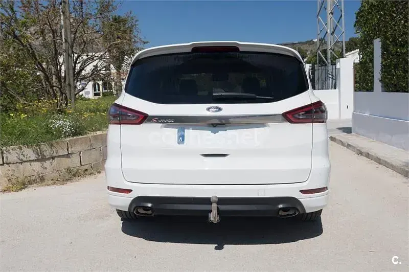 Usado Ford S-MAX Titanium 210 CV (154 kW) 2016 Blanco Monovolumen
