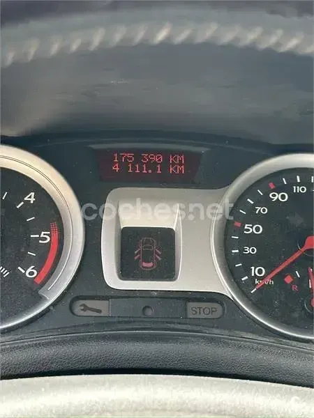 Usado Renault Clio II Authentique 85 CV (62 kW) 2008 Verde Berlina