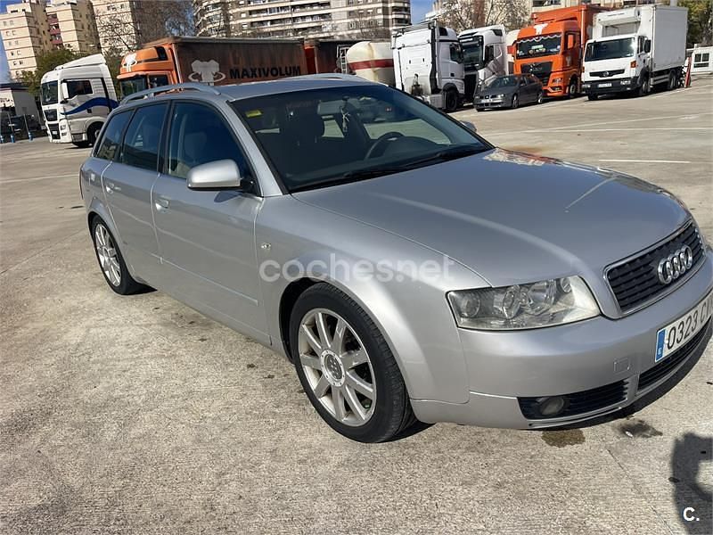 Usado Audi A4 130 CV (95 kW) 2004 Gris / plata Familiar
