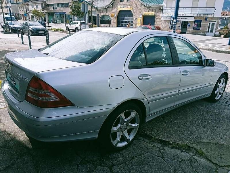 Usado Mercedes C180 Sport Edition 143 CV (105 kW) 2006 Plateado Berlina