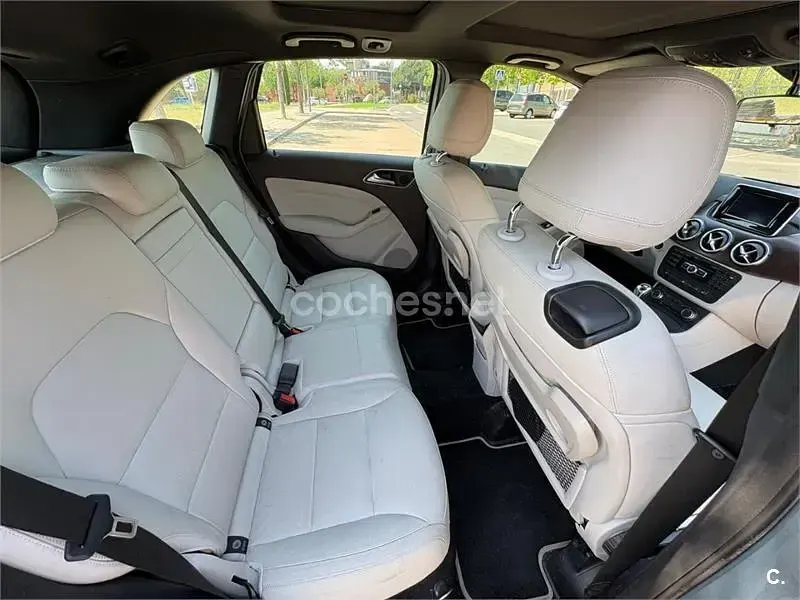 Usado Mercedes B220 170 CV (125 kW) 2013 Azul Utilitario