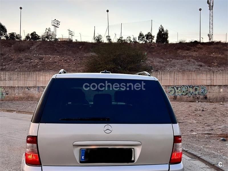 Usado Mercedes ML270 163 CV (119 kW) 2003 Gris / plata SUV