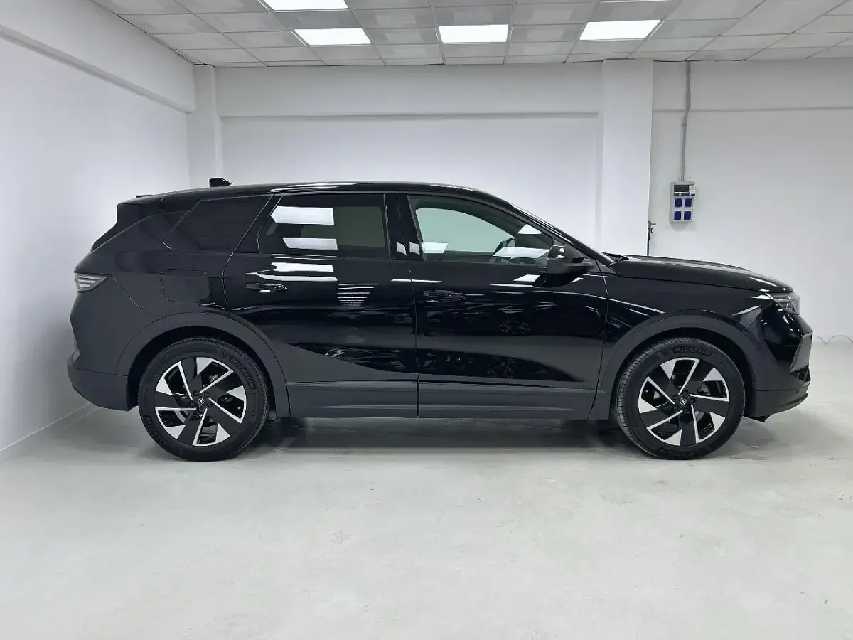 Usado Opel Grandland X S 136 HP (100 kW) 2025 Preto SUV