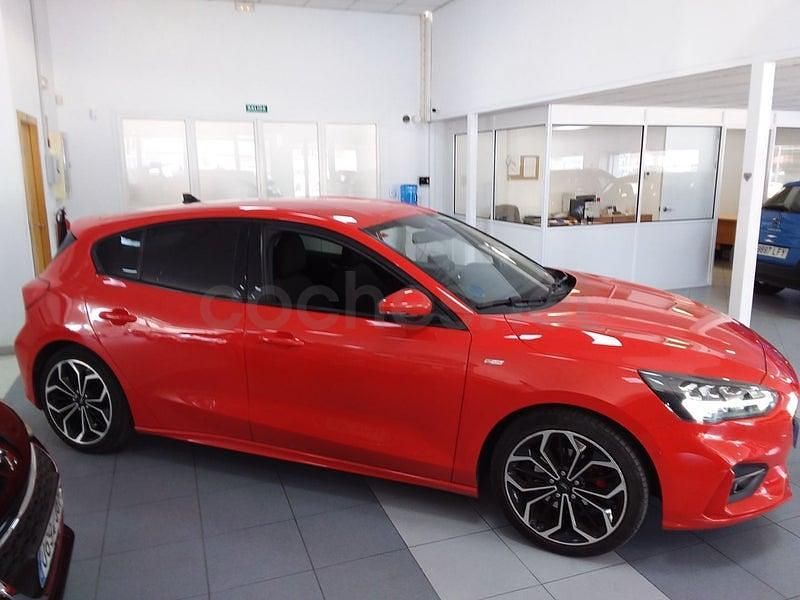 Usado Ford Focus ST-Line 125 CV (91 kW) 2021 Rojo Berlina