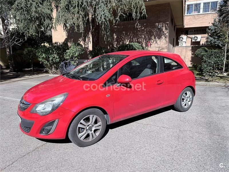 Usado Opel Corsa Selective 95 CV (69 kW) 2013 Rojo Utilitario