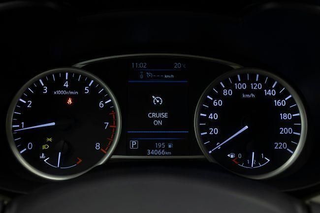 Usado Nissan Micra 92 CV (67 kW) 2022 Granate Utilitario