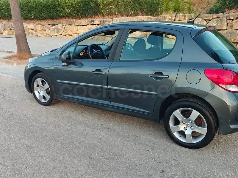 Usado Peugeot 207 90 CV (66 kW) 2009 Negro Berlina