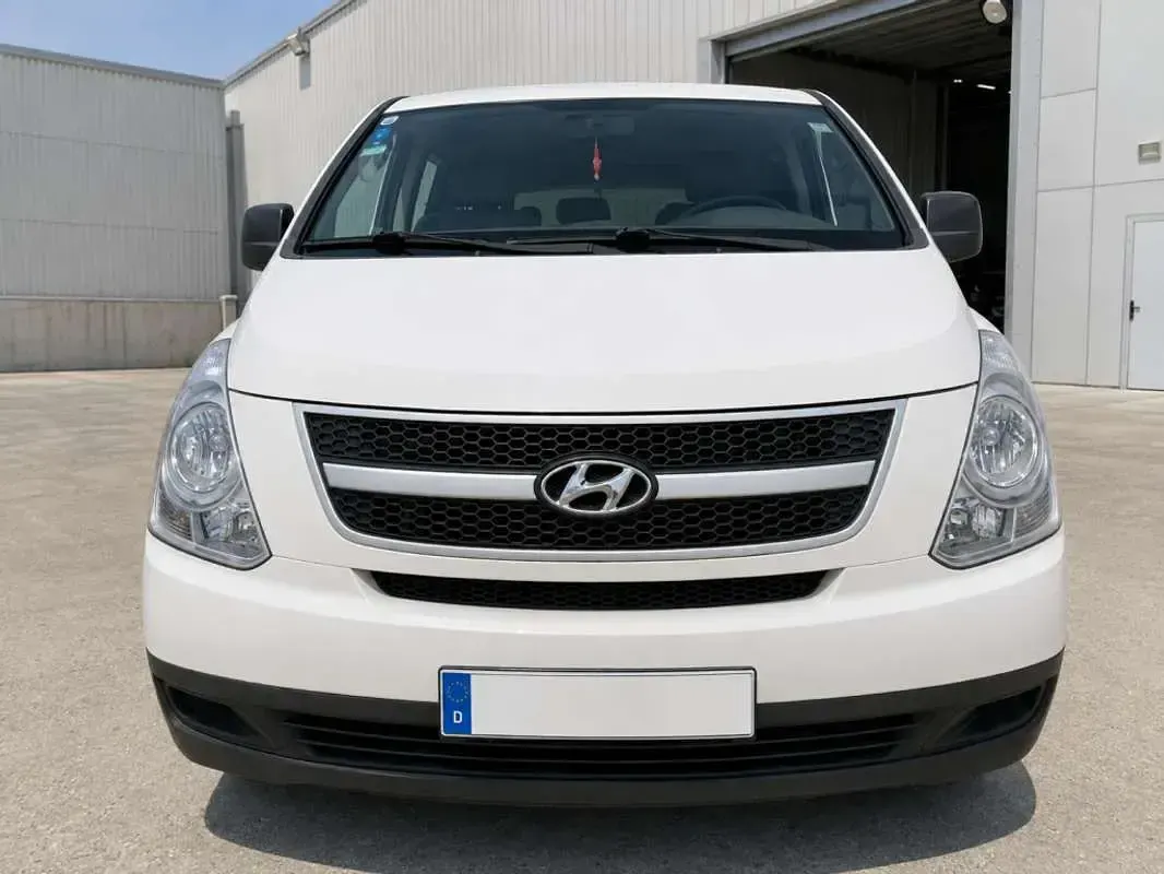 Usado Hyundai H-1 116 CV (85 kW) 2011 Blanco Monovolumen