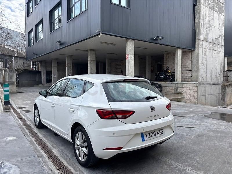 Usado Seat Leon Style 110 CV (80 kW) 2018 Blanco Berlina