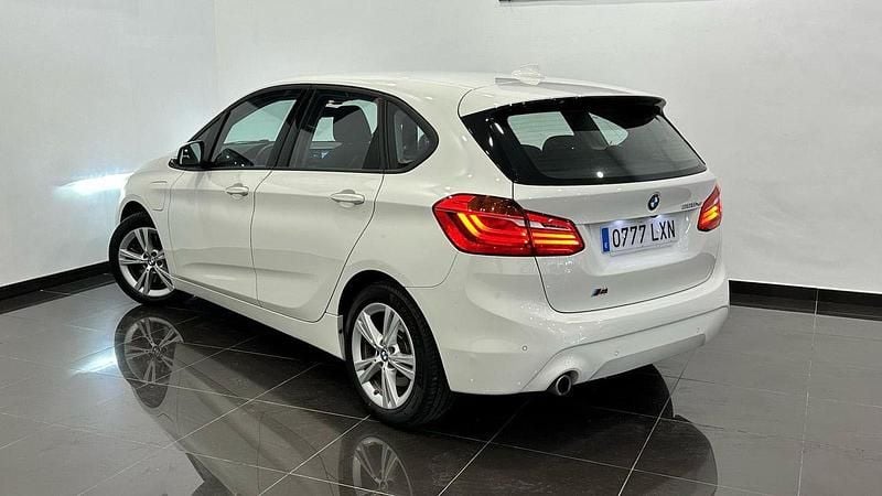 Usado BMW 225 Active Tourer 245 CV (180 kW) 2022 Blanco Monovolumen
