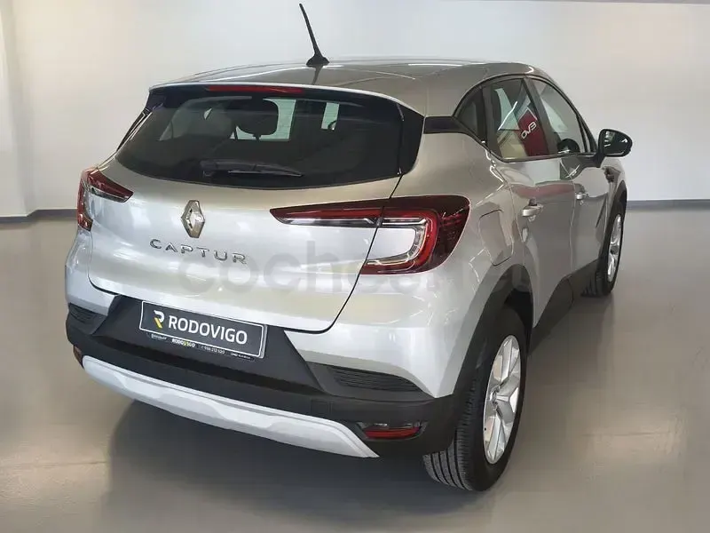 Usado Renault Captur Equilibre 90 CV (66 kW) 2023 Gris / plata SUV