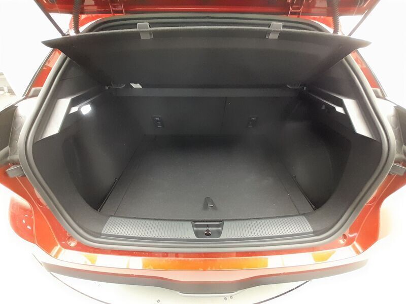 Usado MG MG4 EV Luxury 150 kW (204 CV) 2024 Rojo Utilitario