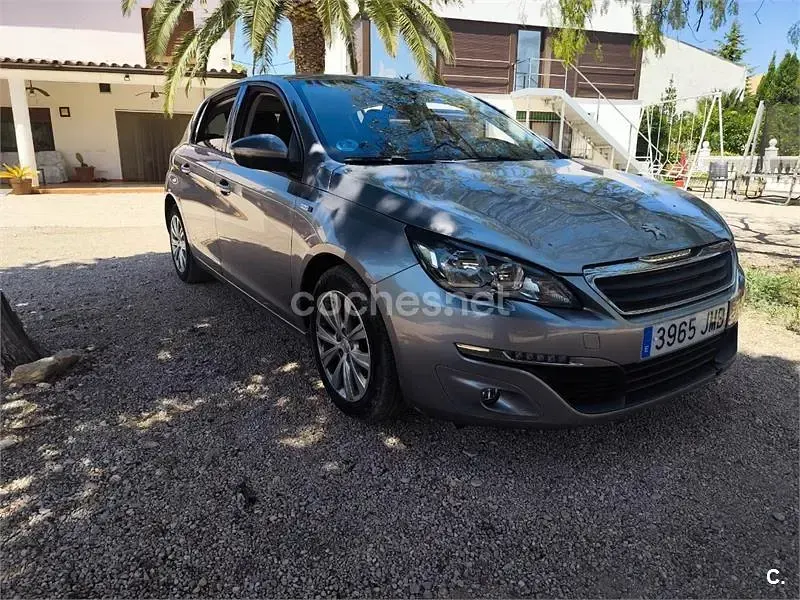Usado Peugeot 308 Style 120 CV (88 kW) 2016 Gris / plata Berlina