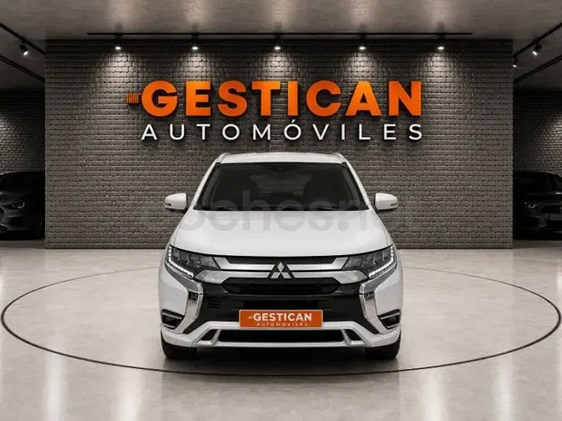 Usado Mitsubishi Outlander P-HEV 224 CV (164 kW) 2021 Blanco SUV