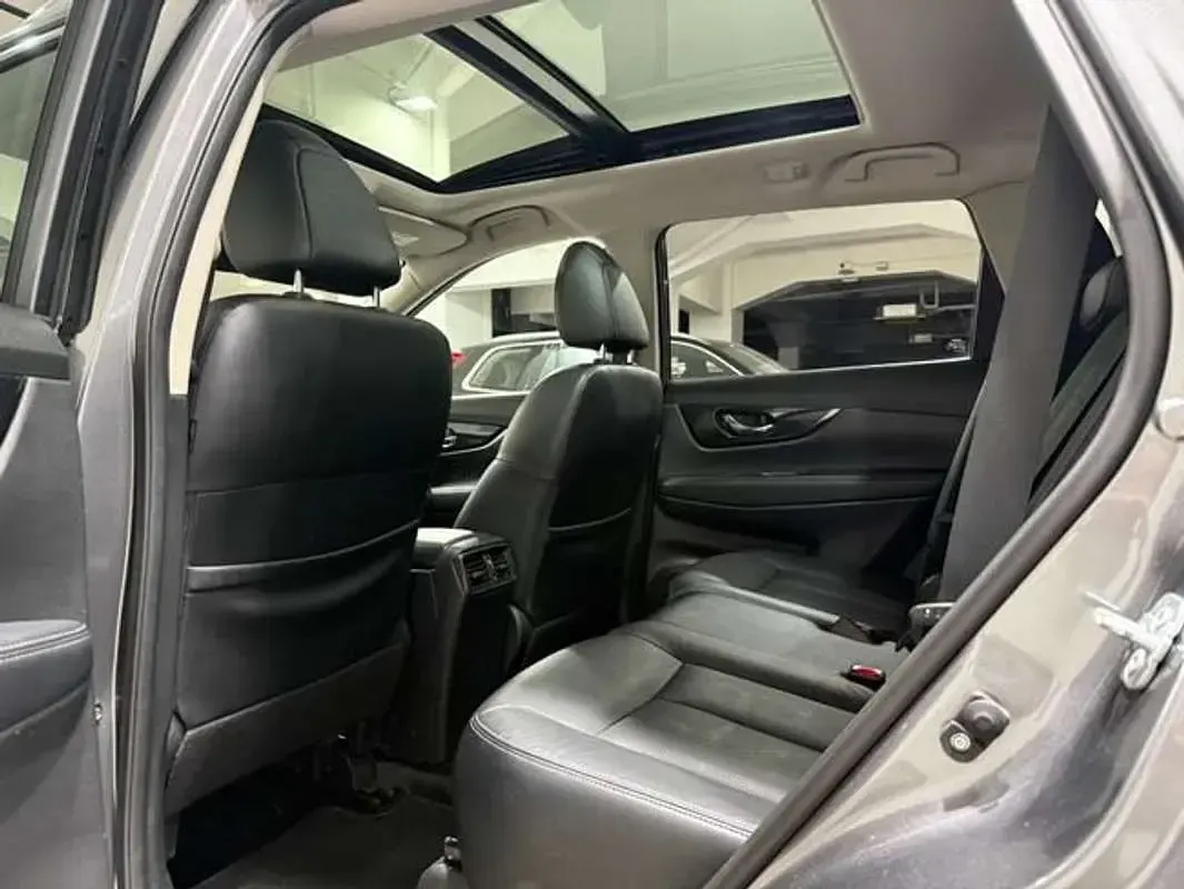 Usado Nissan X-Trail Tekna 131 CV (96 kW) 2018 Gris SUV