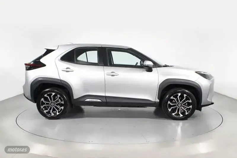 Usado Toyota Yaris Cross Active 116 CV (85 kW) 2022 Gris SUV