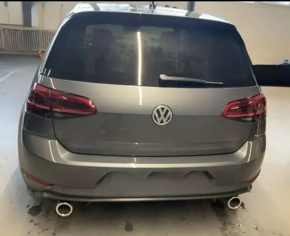 Usado VW Golf VII GTI 245 CV (180 kW) 2018 Gris Utilitario