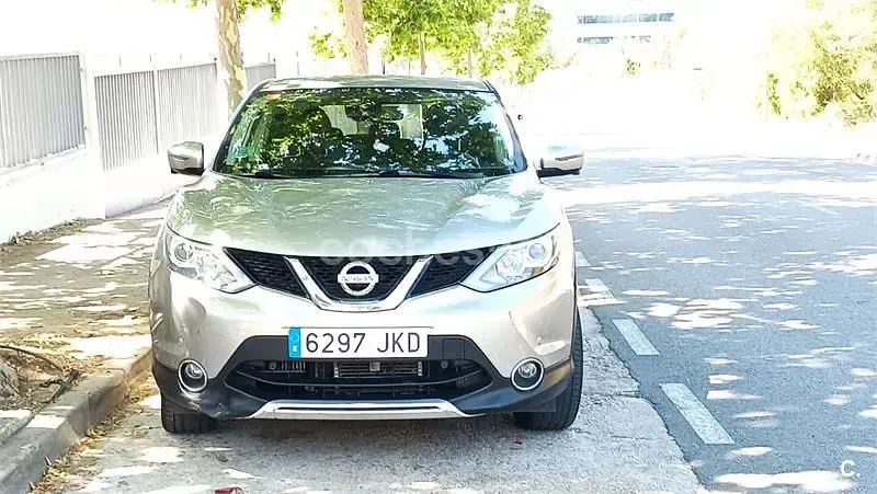 Usado Nissan Qashqai N-Connecta 130 CV (95 kW) 2015 Gris / plata SUV