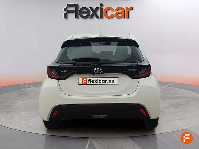 Usado Toyota Yaris Hybrid Active 116 CV (85 kW) 2021 Blanco