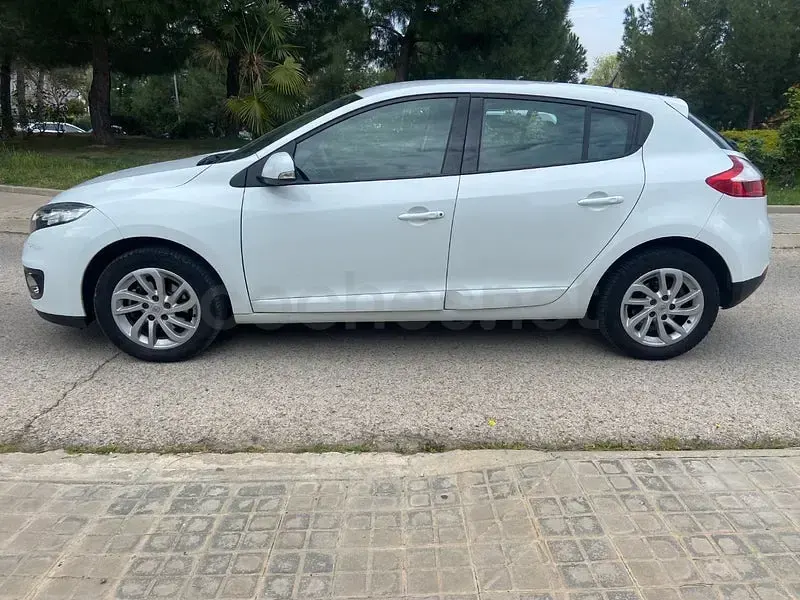 Usado Renault Mégane Dynamique 115 CV (84 kW) 2013 Blanco Berlina