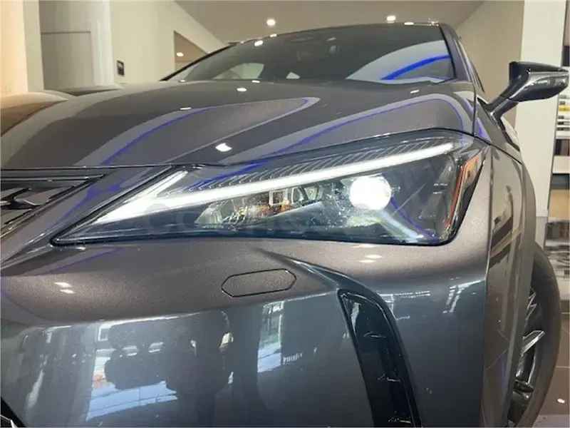 Usado Lexus UX 199 CV (146 kW) 2024 Gris / plata SUV