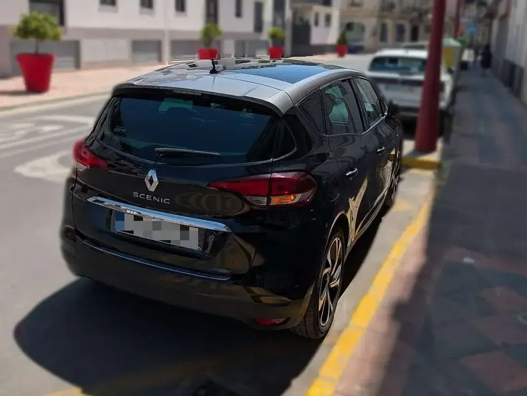 Usado Renault Scénic IV Edition One 110 CV (80 kW) 2017 Negro Monovolumen