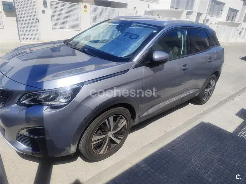 Usado Peugeot 3008 Allure 130 CV (95 kW) 2020 Gris / plata SUV