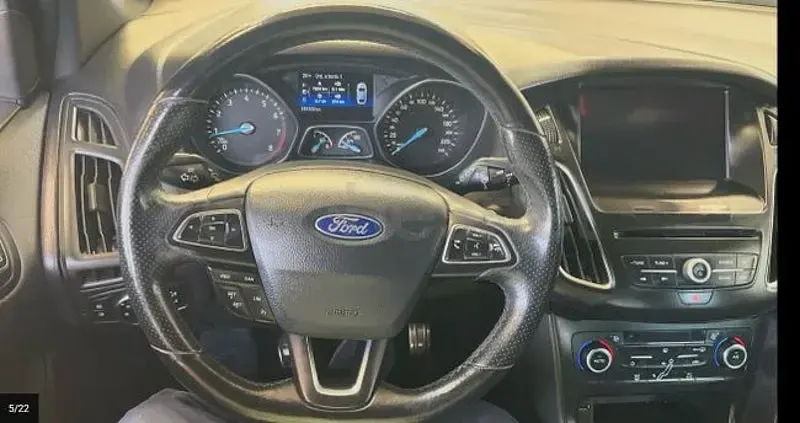 Usado Ford Focus ST-Line 125 CV (91 kW) 2017 Negro Berlina