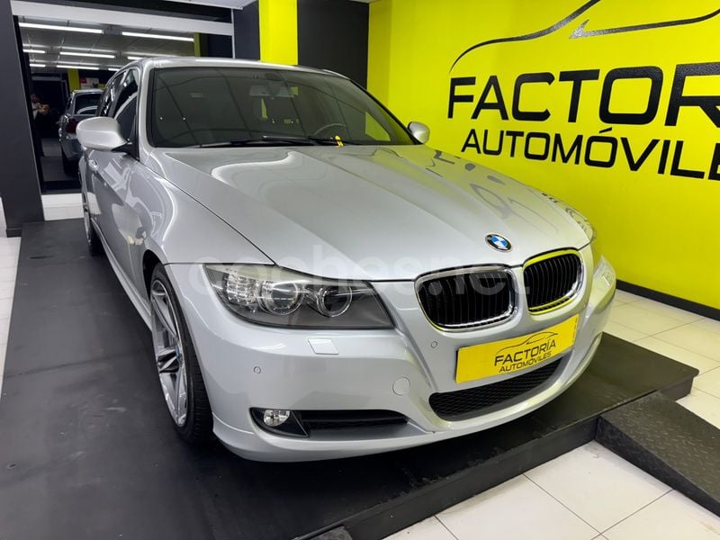 Usado BMW 318 Sport Line 143 CV (105 kW) 2011 Gris / plata Familiar