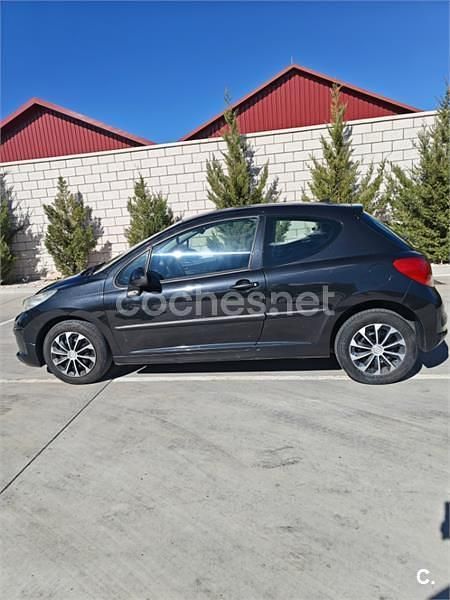 Usado Peugeot 207 75 CV (55 kW) 2008 Negro Berlina