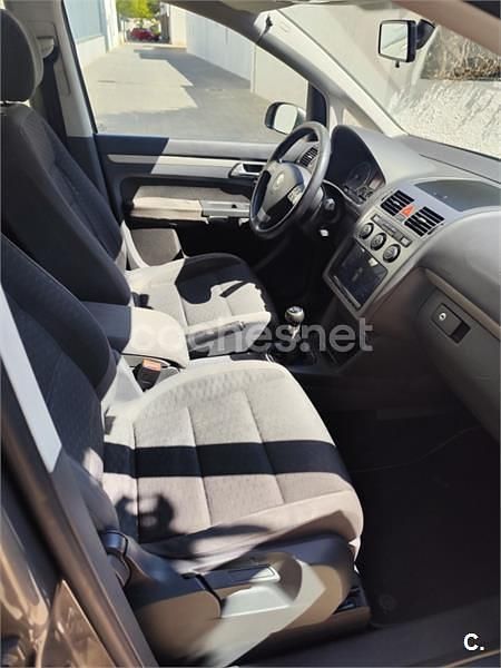 Usado VW Touran Highline 140 CV (102 kW) 2007 Gris / plata Monovolumen