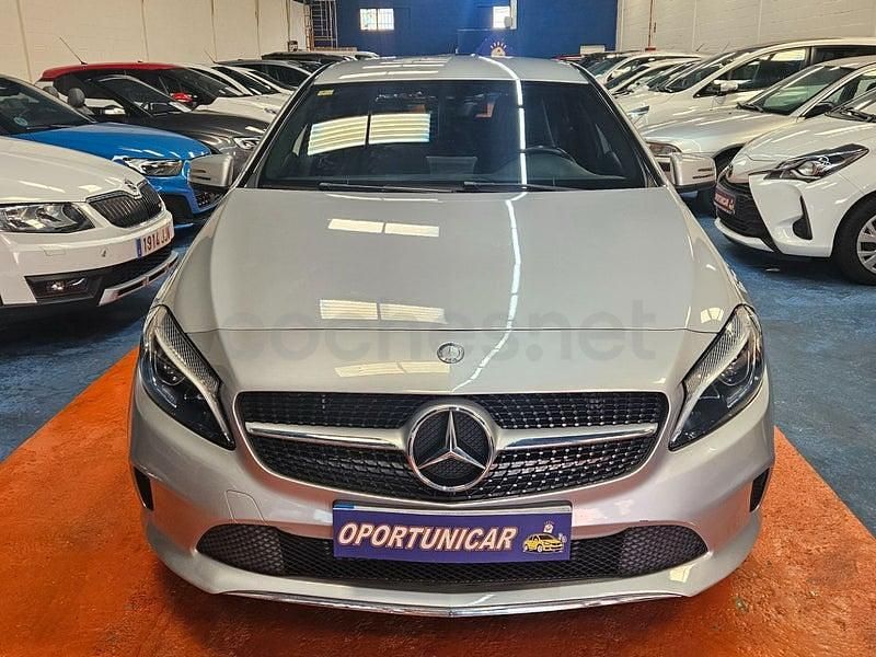 Usado Mercedes A180 122 CV (89 kW) 2017 Gris Utilitario
