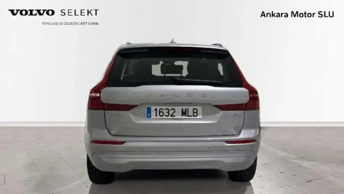 Usado Volvo XC60 Core 197 CV (144 kW) 2023 Plateado SUV