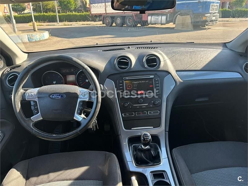 Usado Ford Mondeo Titanium 140 CV (102 kW) 2012 Gris / plata Berlina