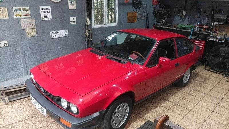 Usado Alfa Romeo Alfetta 129 CV (94 kW) 1981 Rojo Coupe