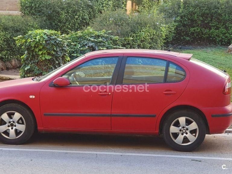Rojo Usado 2004 Seat Leon Berlina | 2500 € (Buen precio) - Imagen 1/4