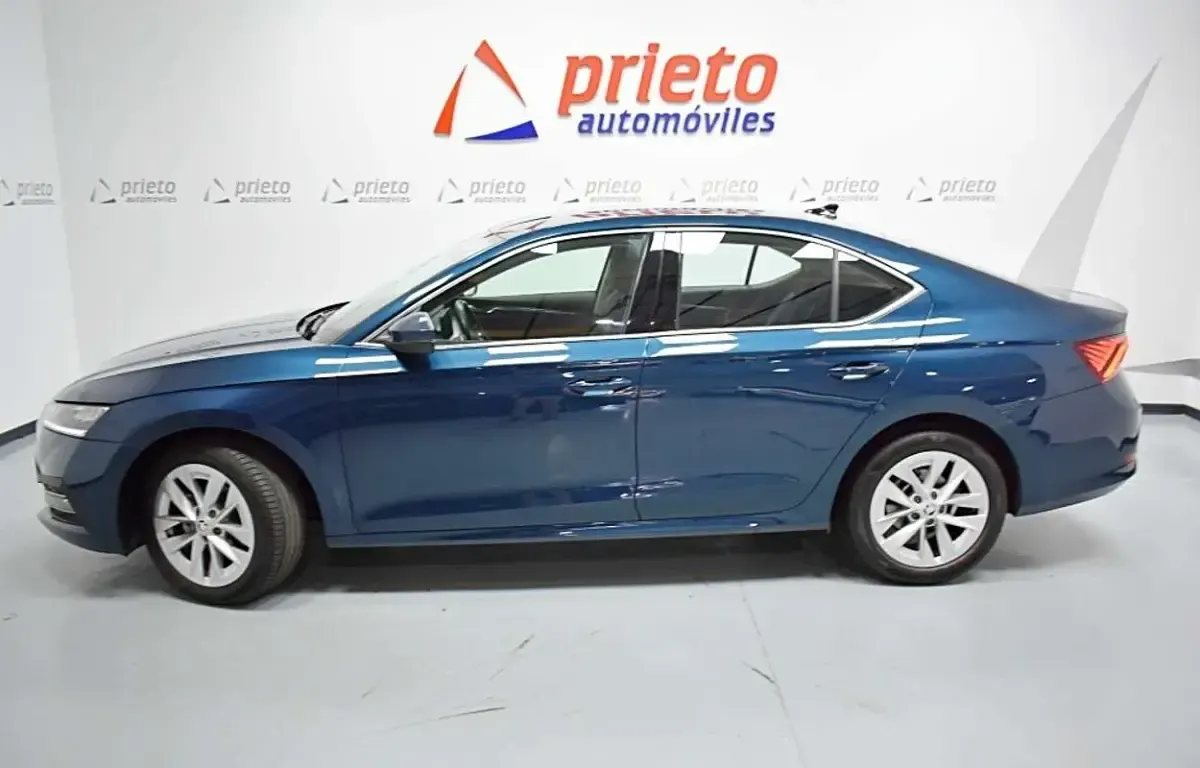 Usado Skoda Octavia Ambition 150 CV (110 kW) 2023 Azul Utilitario