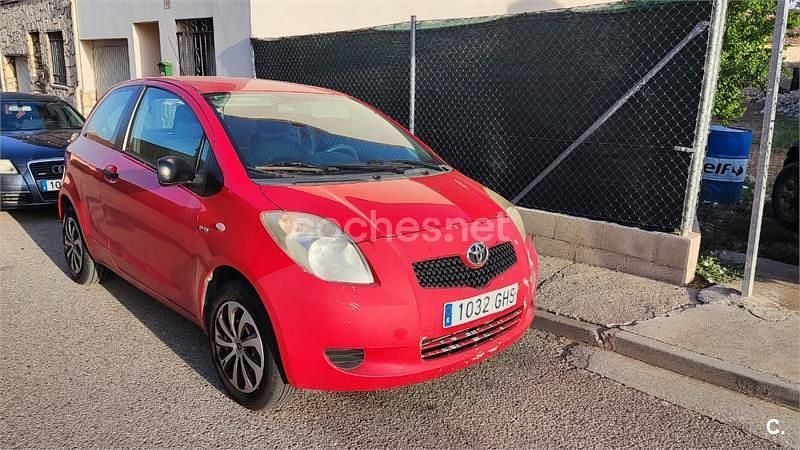 Usado Toyota Yaris Active 90 CV (66 kW) 2008 Rojo Berlina