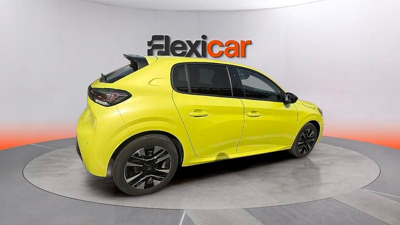 Usado Peugeot 208 Allure 110 CV (80 kW) 2025 Amarillo Utilitario
