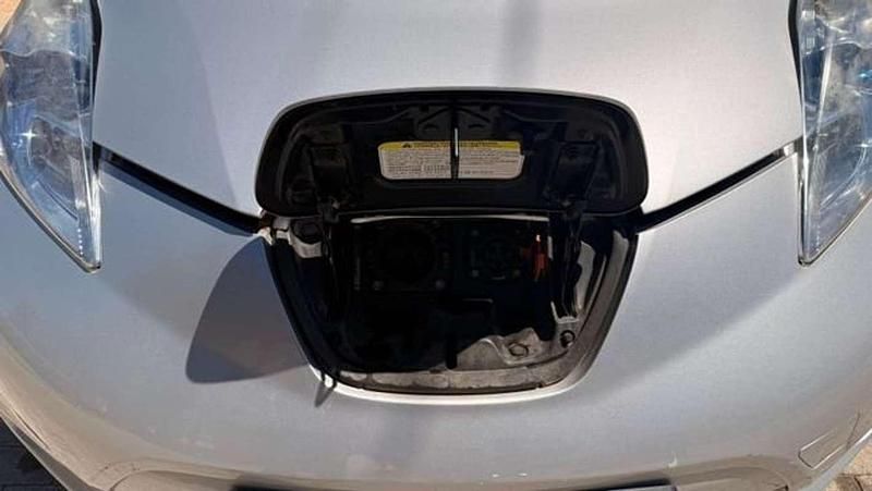 Używany Nissan Leaf 80 kW (109 KM) 2012 Szary Hatchback