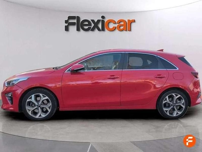 Usado Kia Ceed 120 CV (88 kW) 2019 Rojo Utilitario