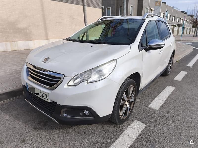 Usado Peugeot 2008 Allure 120 CV (88 kW) 2015 Blanco SUV