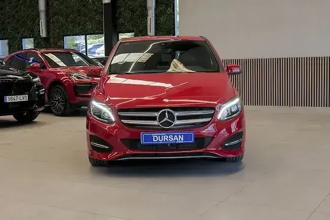 Usado Mercedes B180 109 CV (80 kW) 2017 Negro Utilitario