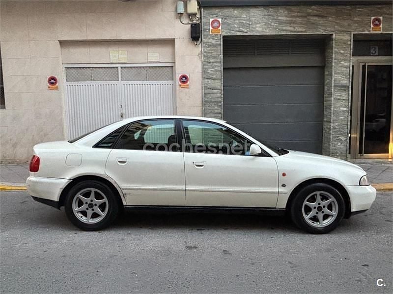 Blanco Usado 1995 Audi A4 Berlina | 1500 € - Imagen 1/4