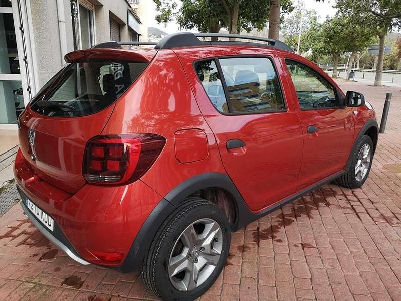 Usado Dacia Sandero Stepway Ambiance 90 CV (66 kW) 2017 Burdeos Utilitario